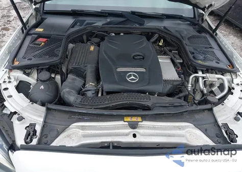 2015 Mercedes-Benz C 300 4Matic z USA, uszkodzony, nr VIN 55SWF4KB1FU081467